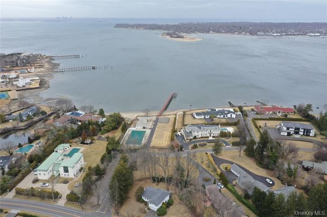 31 Harbour Road, Great Neck, NY 11024