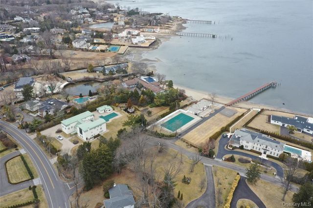 31 Harbour Road, Great Neck, NY 11024