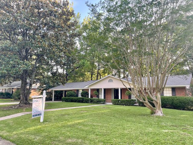 605 Woodland Hills, Hattiesburg, MS 39402