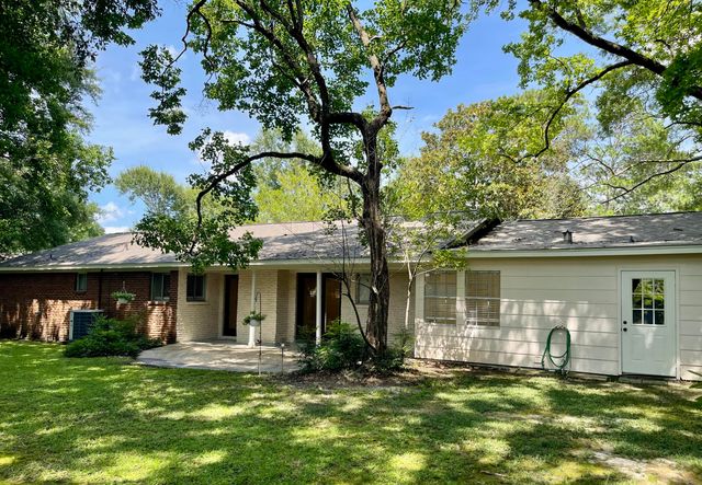605 Woodland Hills, Hattiesburg, MS 39402