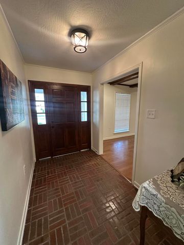605 Woodland Hills, Hattiesburg, MS 39402