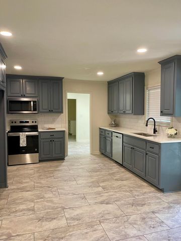 605 Woodland Hills, Hattiesburg, MS 39402