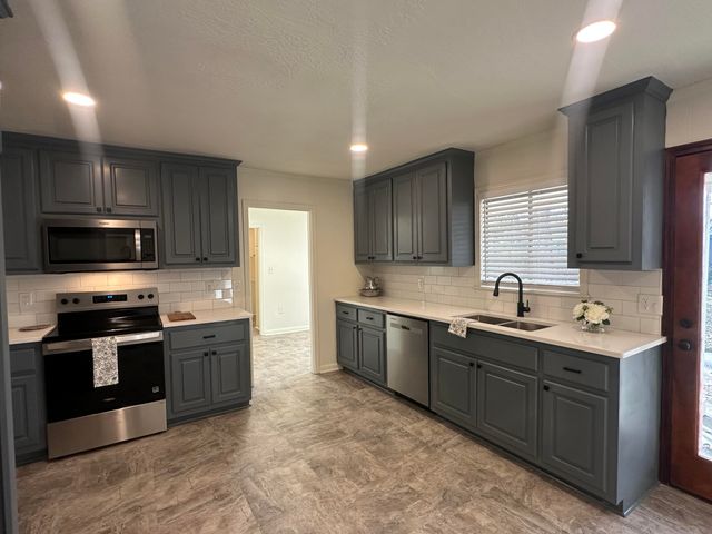 605 Woodland Hills, Hattiesburg, MS 39402