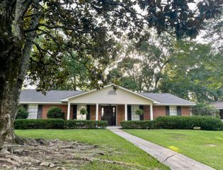605 Woodland Hills, Hattiesburg, MS 39402