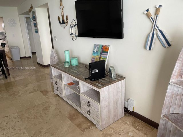 3725 S Ocean Drive 301, Hollywood, FL 33019