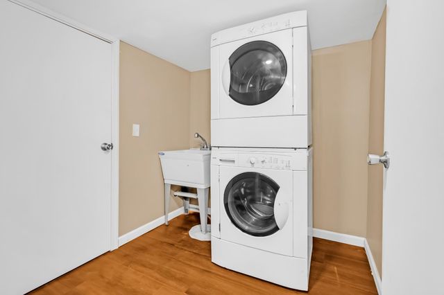 1155 James Ave W, Saint Paul, MN 55105