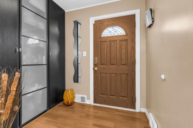 1155 James Ave W, Saint Paul, MN 55105