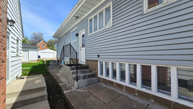 1155 James Ave W, Saint Paul, MN 55105