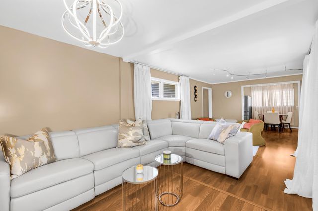 1155 James Ave W, Saint Paul, MN 55105