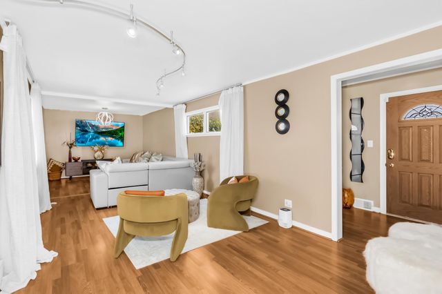 1155 James Ave W, Saint Paul, MN 55105