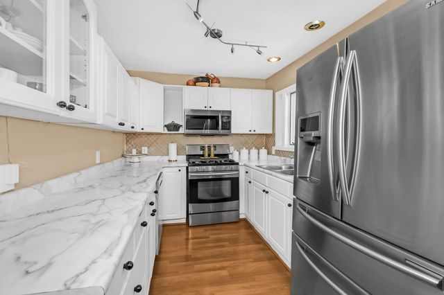 1155 James Ave W, Saint Paul, MN 55105