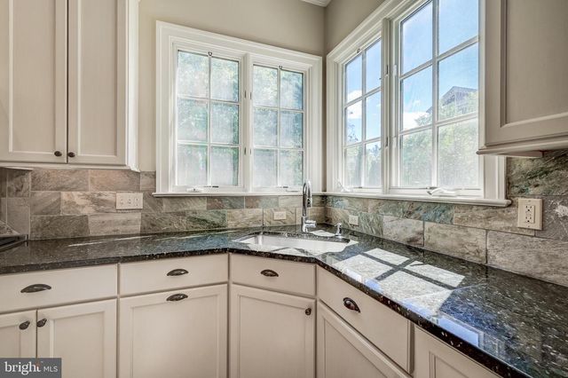 7505 MARBURY RD, Bethesda, MD 20817