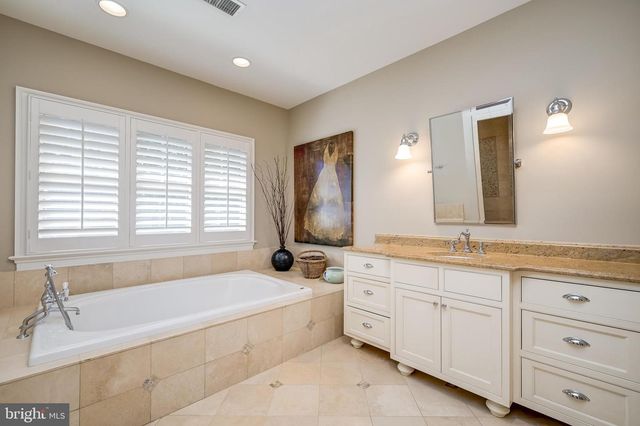 7505 MARBURY RD, Bethesda, MD 20817