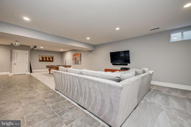 7505 MARBURY RD, Bethesda, MD 20817