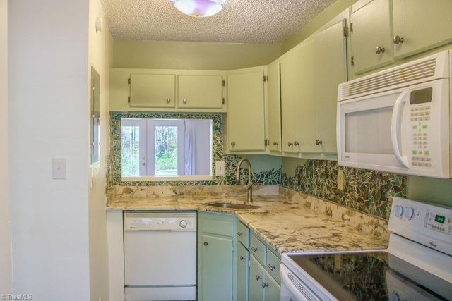 301 Village Lane F, Greensboro, NC 27409