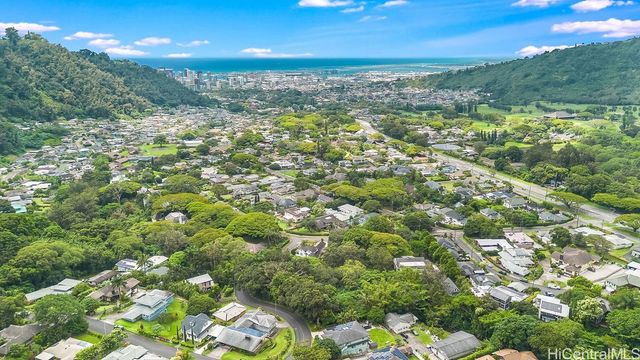 3242 Pelekane Drive, Honolulu, HI 96817