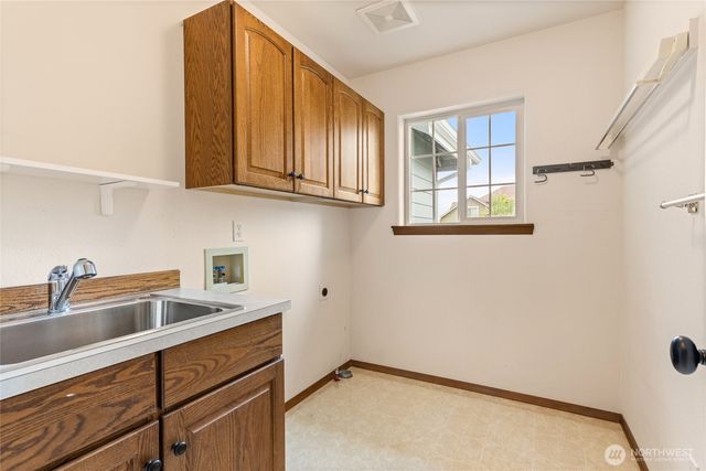 8711 Fenwick Loop SE SE, Olympia, WA 98513