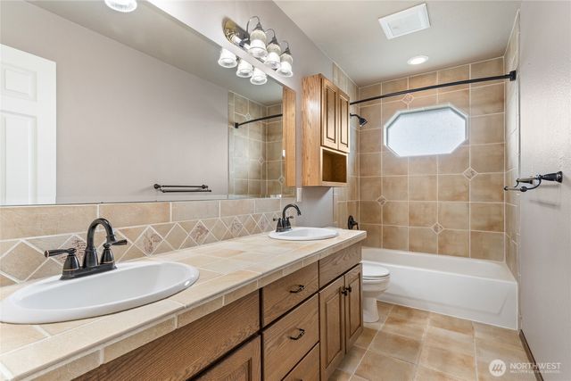 8711 Fenwick Loop SE SE, Olympia, WA 98513