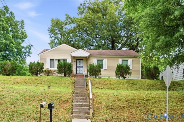 136 Holly Hill Dr, Petersburg, VA 23805