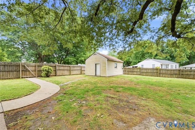 136 Holly Hill Dr, Petersburg, VA 23805