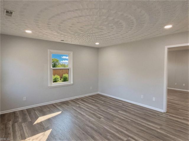 251 S Parliament DR, Virginia Beach, VA 23462