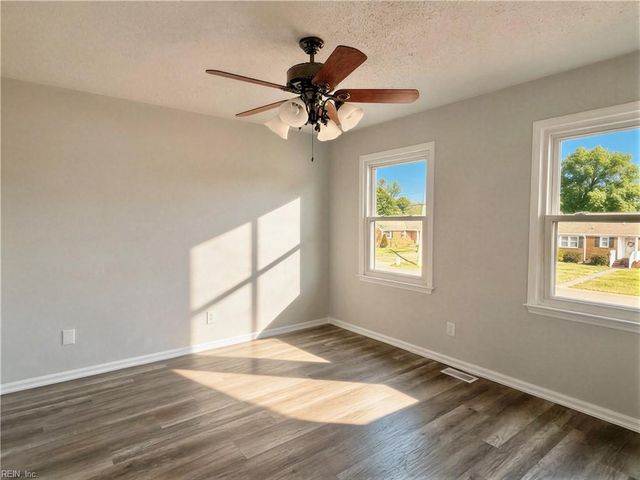 251 S Parliament DR, Virginia Beach, VA 23462