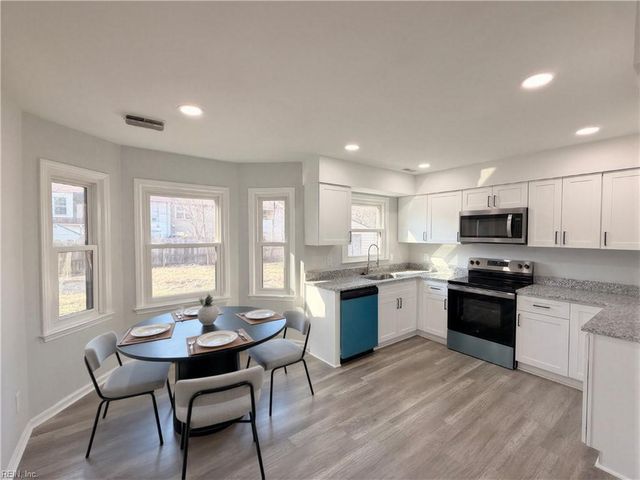 251 S Parliament DR, Virginia Beach, VA 23462