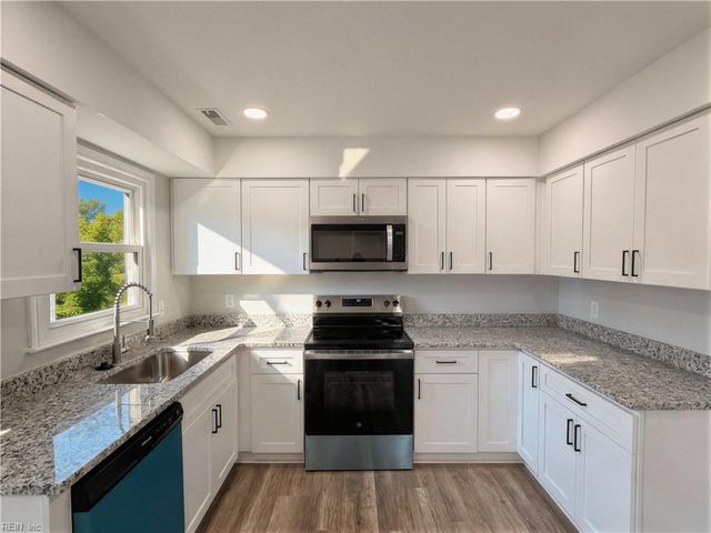 251 S Parliament DR, Virginia Beach, VA 23462