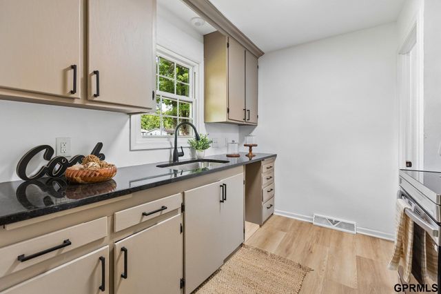 2407 Washington Street, Bellevue, NE 68005