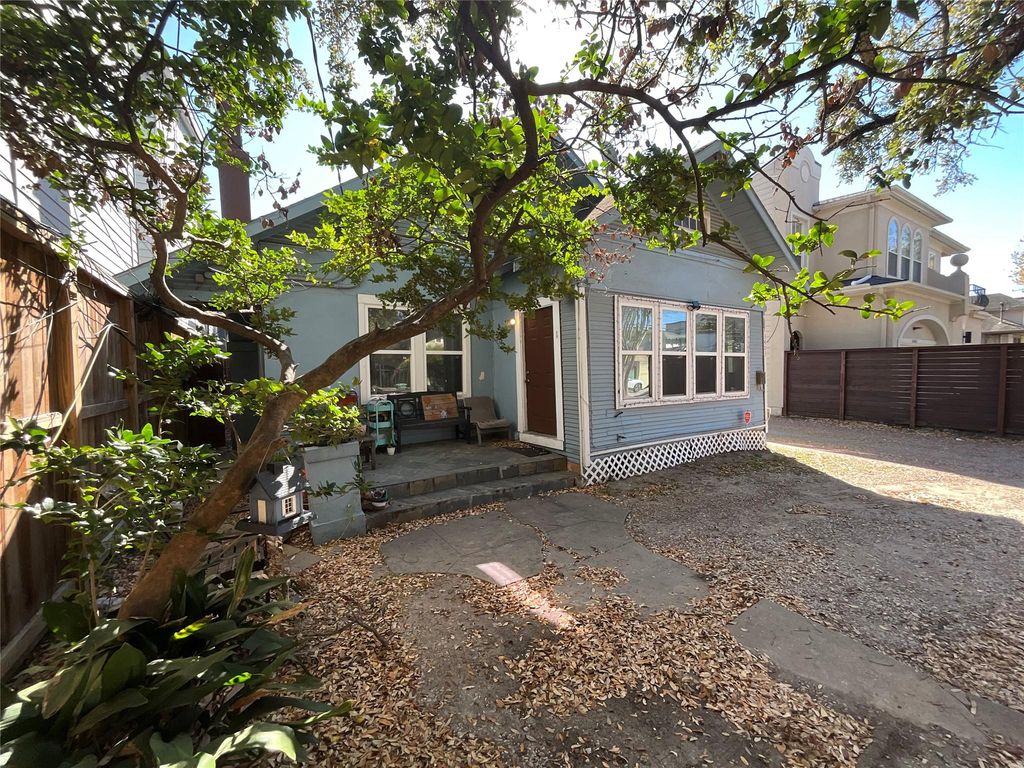 3403 Yupon Street, Houston, TX 77006