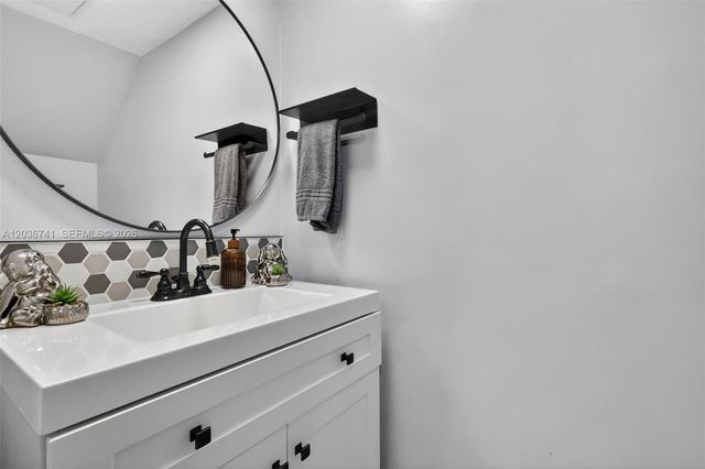 4427 Luxemburg Ct, Lake Worth, FL 33467