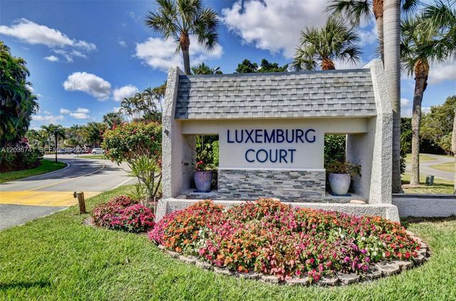 4427 Luxemburg Ct, Lake Worth, FL 33467
