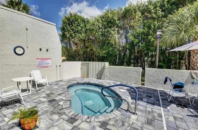 4427 Luxemburg Ct, Lake Worth, FL 33467