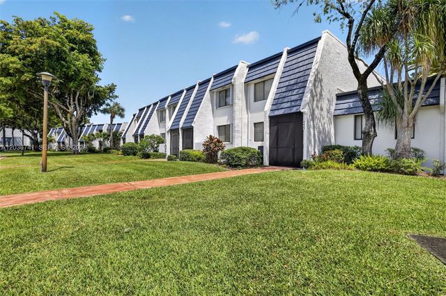 4427 Luxemburg Ct, Lake Worth, FL 33467