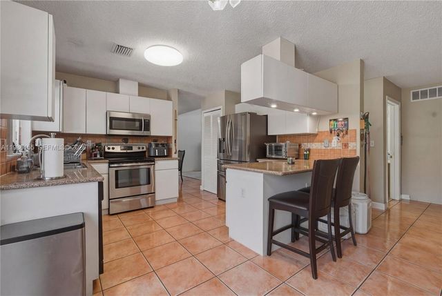 13237 NW 11th St, Miami, FL 33182