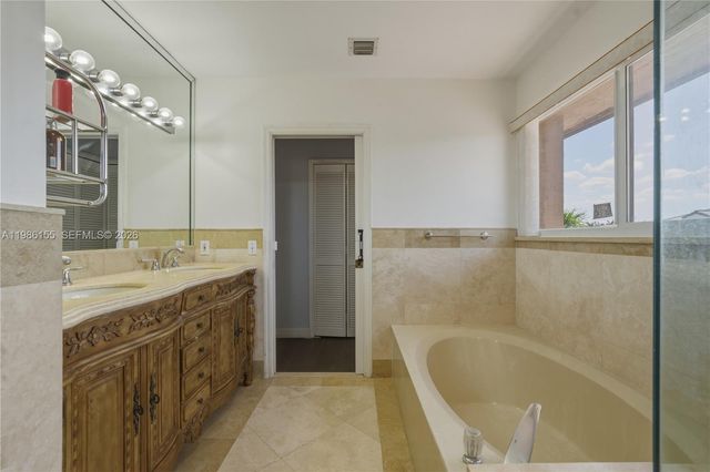 13237 NW 11th St, Miami, FL 33182