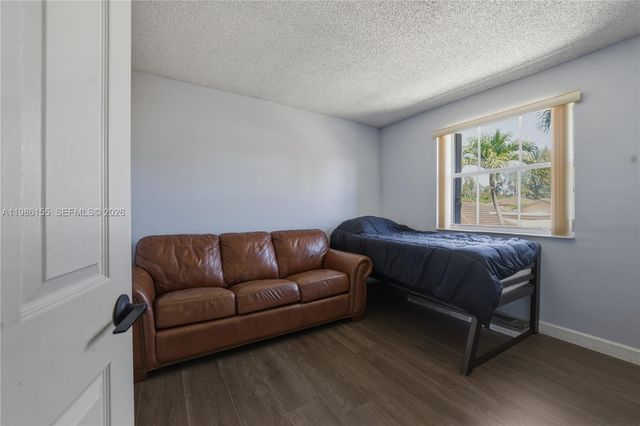 13237 NW 11th St, Miami, FL 33182