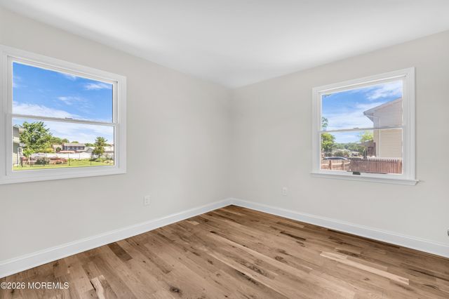68 Sherman Avenue, Bayville, NJ 08721