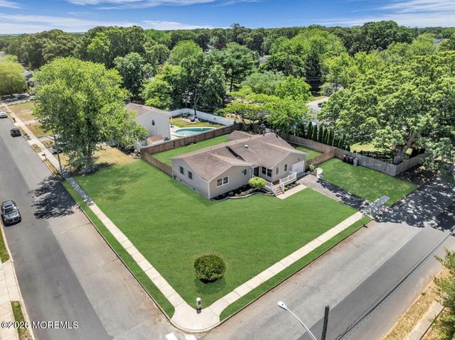 68 Sherman Avenue, Bayville, NJ 08721