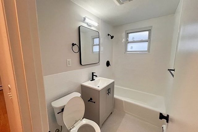 150 Brown St 2R, Waltham, MA 02453