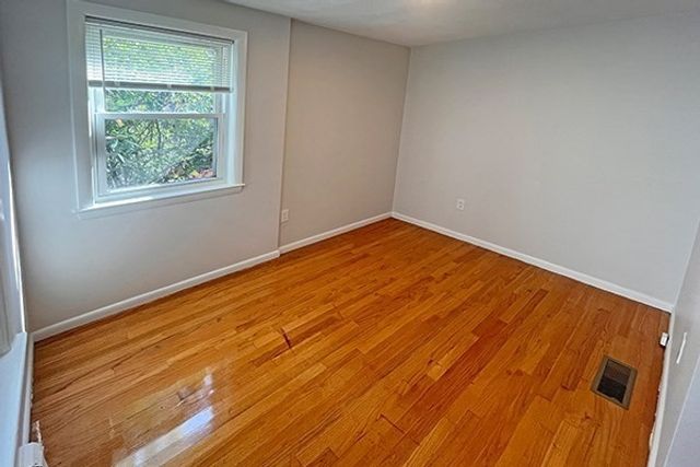 150 Brown St 2R, Waltham, MA 02453