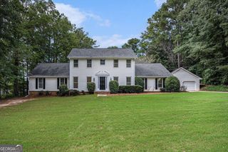 654 Clubhouse Drive SE, Conyers, GA 30094