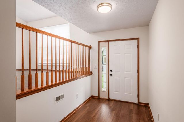 1492 Pine Wild Drive, Columbus, OH 43223