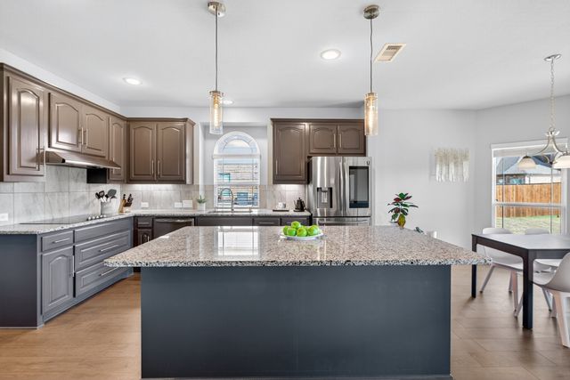 1526 Spring Hill Drive, Cedar Hill, TX 75104