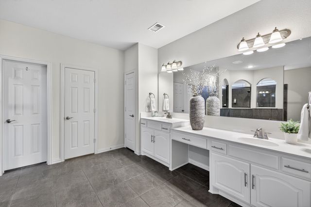 1526 Spring Hill Drive, Cedar Hill, TX 75104