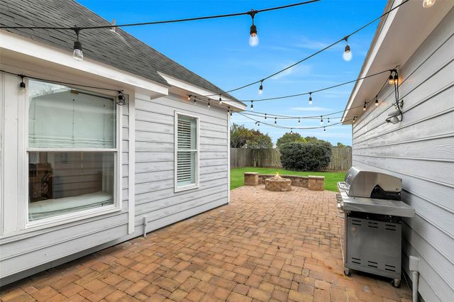 16211 Green Smoke Drive, Houston, TX 77095