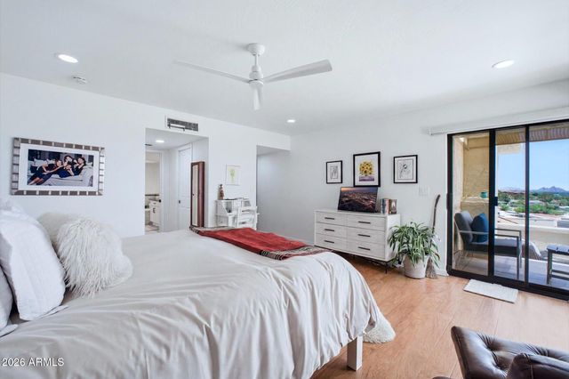 3800 E LINCOLN Drive 14, Phoenix, AZ 85018