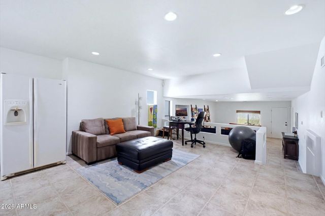 3800 E LINCOLN Drive 14, Phoenix, AZ 85018
