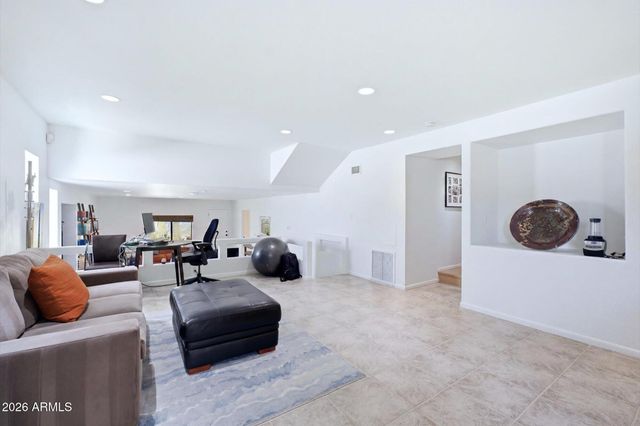 3800 E LINCOLN Drive 14, Phoenix, AZ 85018