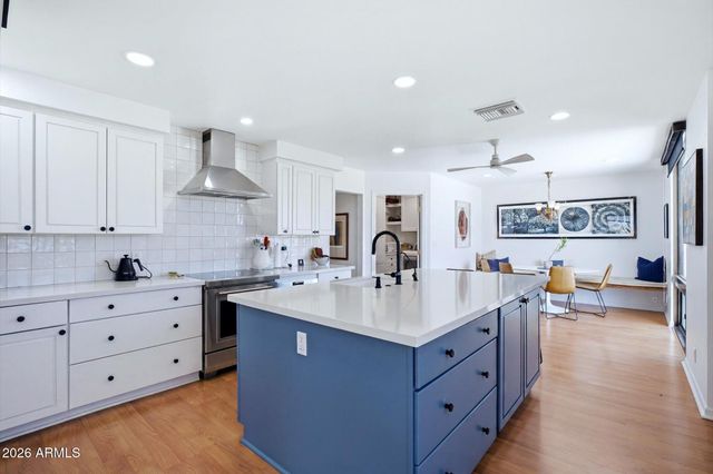 3800 E LINCOLN Drive 14, Phoenix, AZ 85018